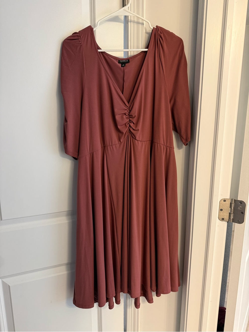 torrid Dusty Rose Ruched V-Neck Midi Dress